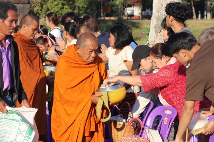 พิธีทำบุญตักบาตร เนื่องในวันขึ้นปีใหม่ พุทธศักราช 2569